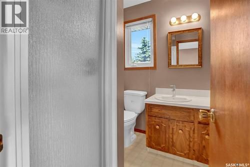 4 Groome Avenue, Regina, SK - Indoor Photo Showing Bathroom