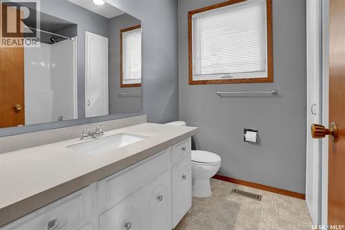 4 Groome Avenue, Regina, SK - Indoor Photo Showing Bathroom