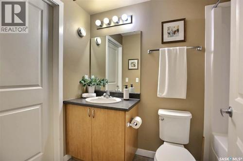 10 5011 James Hill Road, Regina, SK - Indoor Photo Showing Bathroom