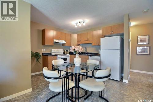 10 5011 James Hill Road, Regina, SK - Indoor Photo Showing Kitchen