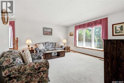 818 Spencer Lane, Saskatoon, SK - Indoor Photo Showing Living Room
