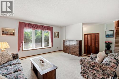 818 Spencer Lane, Saskatoon, SK - Indoor Photo Showing Living Room