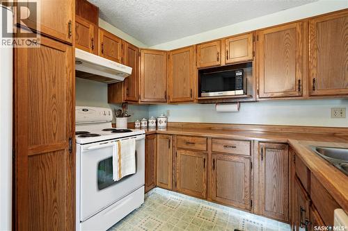 818 Spencer Lane, Saskatoon, SK - Indoor Photo Showing Kitchen