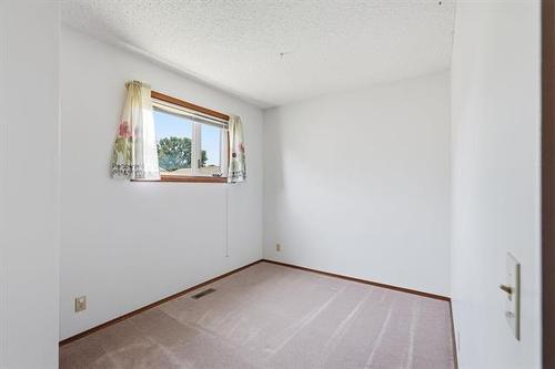 12 Kinsley Cr, Winnipeg, MB 