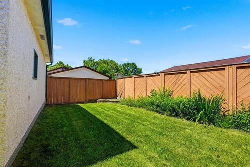 12 Kinsley Cr, Winnipeg, MB 