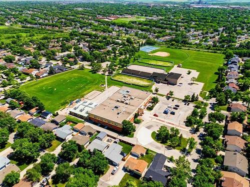 12 Kinsley Cr, Winnipeg, MB 