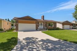 159 Amelia CR  Winnipeg, MB R2K 3X4
