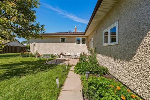 159 Amelia Cr, Winnipeg, MB 