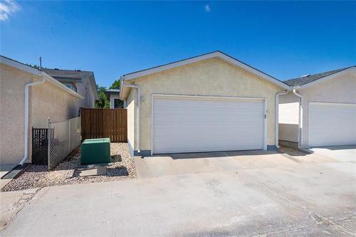 79 Maplegrove Rd, Winnipeg, MB 