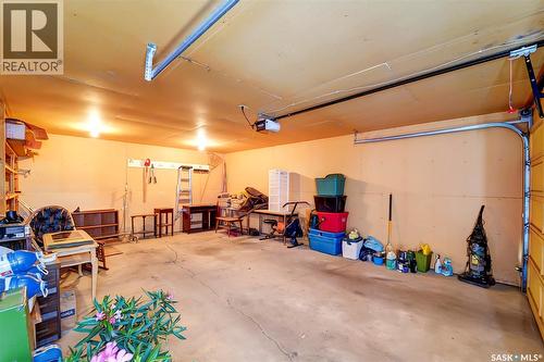 334 Johnson Crescent, Saskatoon, SK - Indoor Photo Showing Garage