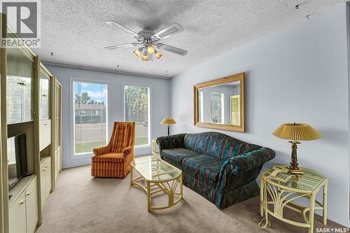 334 Johnson Crescent, Saskatoon, SK - Indoor Photo Showing Living Room