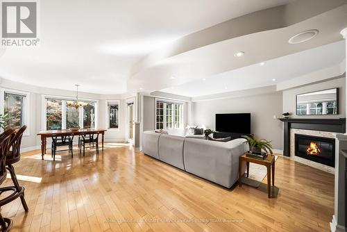 5851 Cornell Crescent, Mississauga, ON - Indoor Photo Showing Living Room With Fireplace