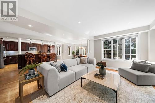 5851 Cornell Crescent, Mississauga, ON - Indoor Photo Showing Living Room