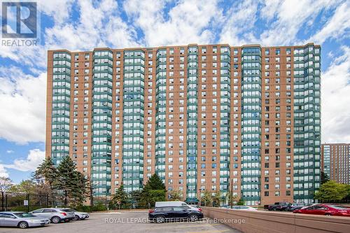 1605 - 135 HILLCREST AVENUE  Mississauga, ON L5B 4B1
