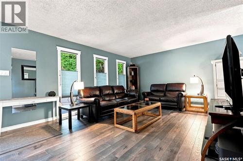 242 Candle Crescent, Saskatoon, SK - Indoor Photo Showing Living Room