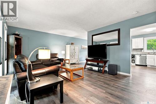 242 Candle Crescent, Saskatoon, SK - Indoor Photo Showing Living Room