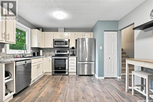 242 Candle Crescent, Saskatoon, SK - Indoor Photo Showing Kitchen With Stainless Steel Kitchen