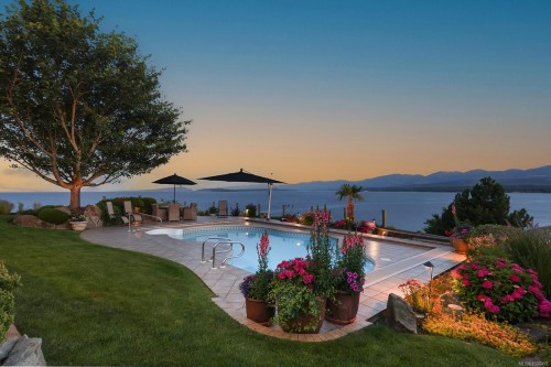 1133 Yates Rd, Comox, BC 