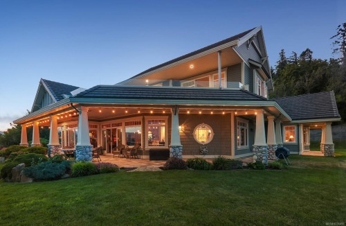 1133 Yates Rd, Comox, BC 