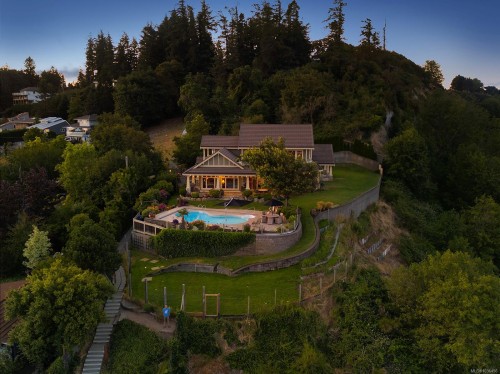 1133 Yates Rd, Comox, BC 