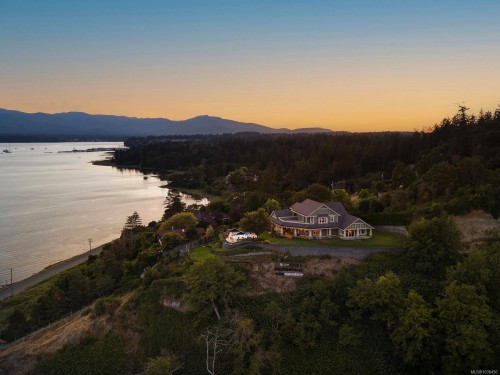 1133 Yates Rd, Comox, BC 