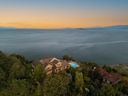 1133 Yates Rd, Comox, BC 
