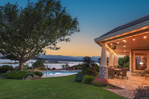 1133 Yates Rd, Comox, BC 