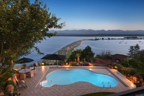 1133 Yates Rd, Comox, BC 