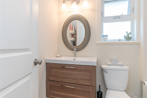 1714 Chaplin St, Crofton, BC 