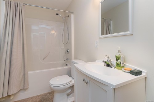 1714 Chaplin St, Crofton, BC 
