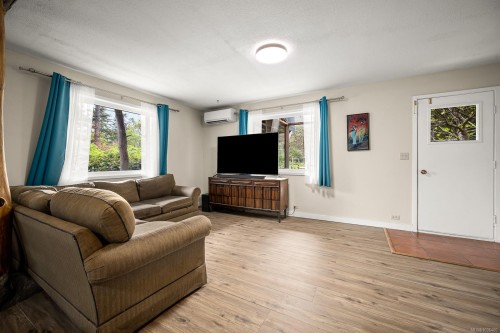 9510 Mcfarlane Rd, Denman Island, BC 