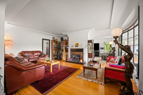 9510 Mcfarlane Rd, Denman Island, BC 