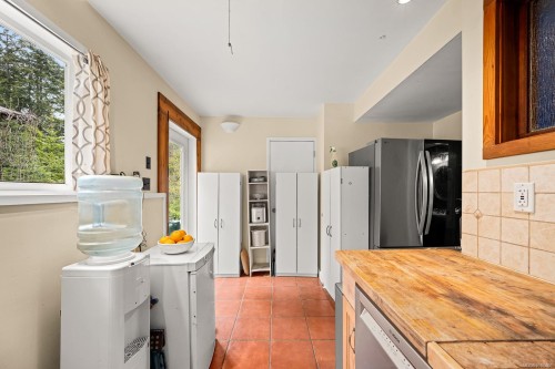 9510 Mcfarlane Rd, Denman Island, BC 