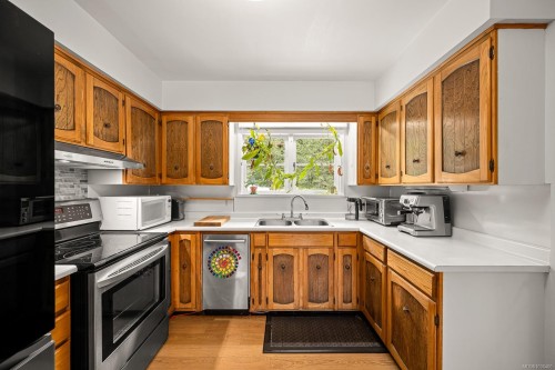 9510 Mcfarlane Rd, Denman Island, BC 