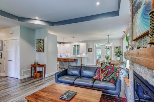 1868 Galvin Pl, Qualicum Beach, BC 