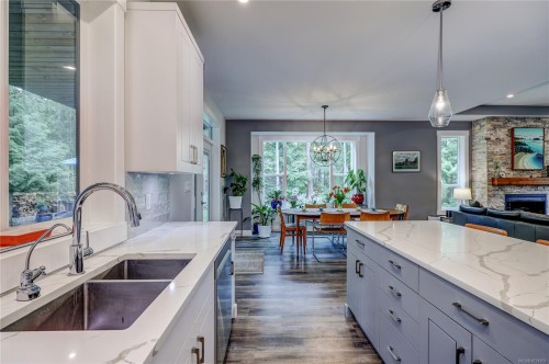 1868 Galvin Pl, Qualicum Beach, BC 