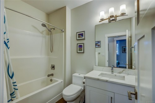 1868 Galvin Pl, Qualicum Beach, BC 