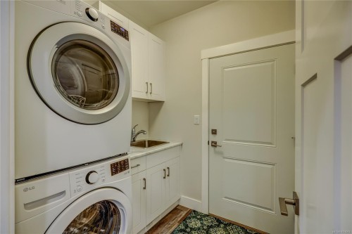 1868 Galvin Pl, Qualicum Beach, BC 
