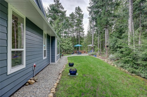 1868 Galvin Pl, Qualicum Beach, BC 