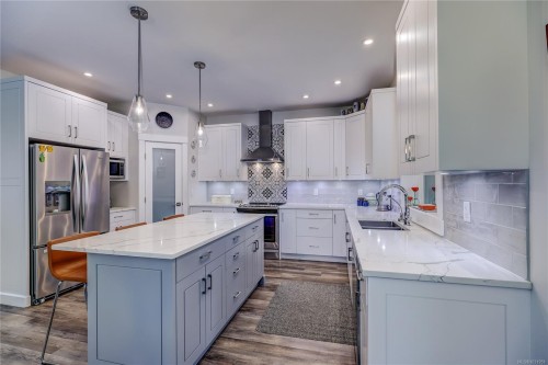 1868 Galvin Pl, Qualicum Beach, BC 
