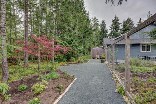 1868 Galvin Pl, Qualicum Beach, BC 