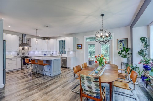 1868 Galvin Pl, Qualicum Beach, BC 