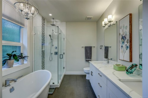 1868 Galvin Pl, Qualicum Beach, BC 