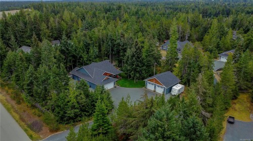 1868 Galvin Pl, Qualicum Beach, BC 