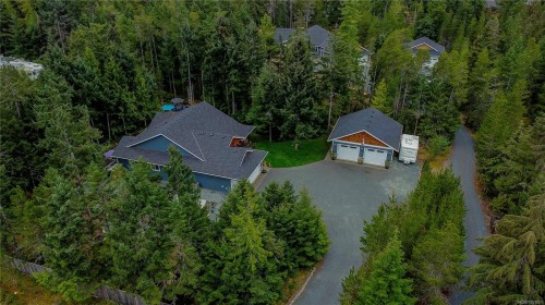 1868 Galvin Pl, Qualicum Beach, BC 