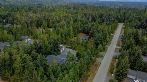 1868 Galvin Pl, Qualicum Beach, BC 