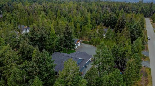 1868 Galvin Pl, Qualicum Beach, BC 