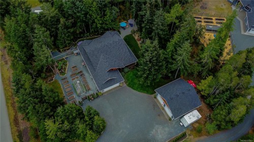 1868 Galvin Pl, Qualicum Beach, BC 
