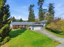6728 Eakin Dr  Sooke, BC V9Z 0V4