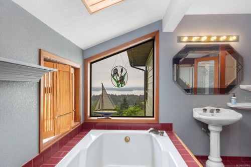 9911 Panorama Ridge Rd, Chemainus, BC 